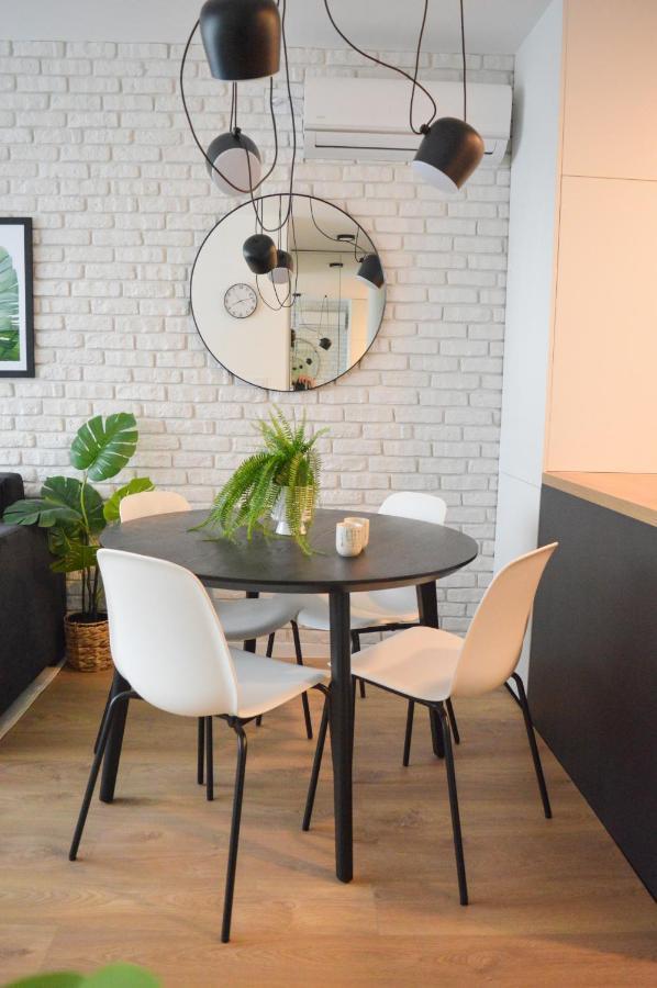 The Black & White Oasis Belgrado Buitenkant foto