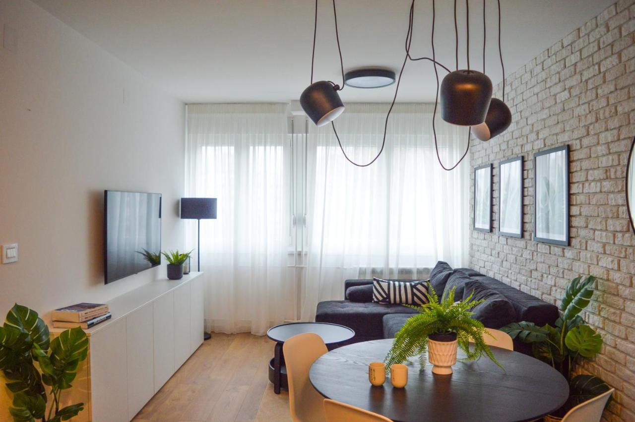 The Black & White Oasis Belgrado Buitenkant foto