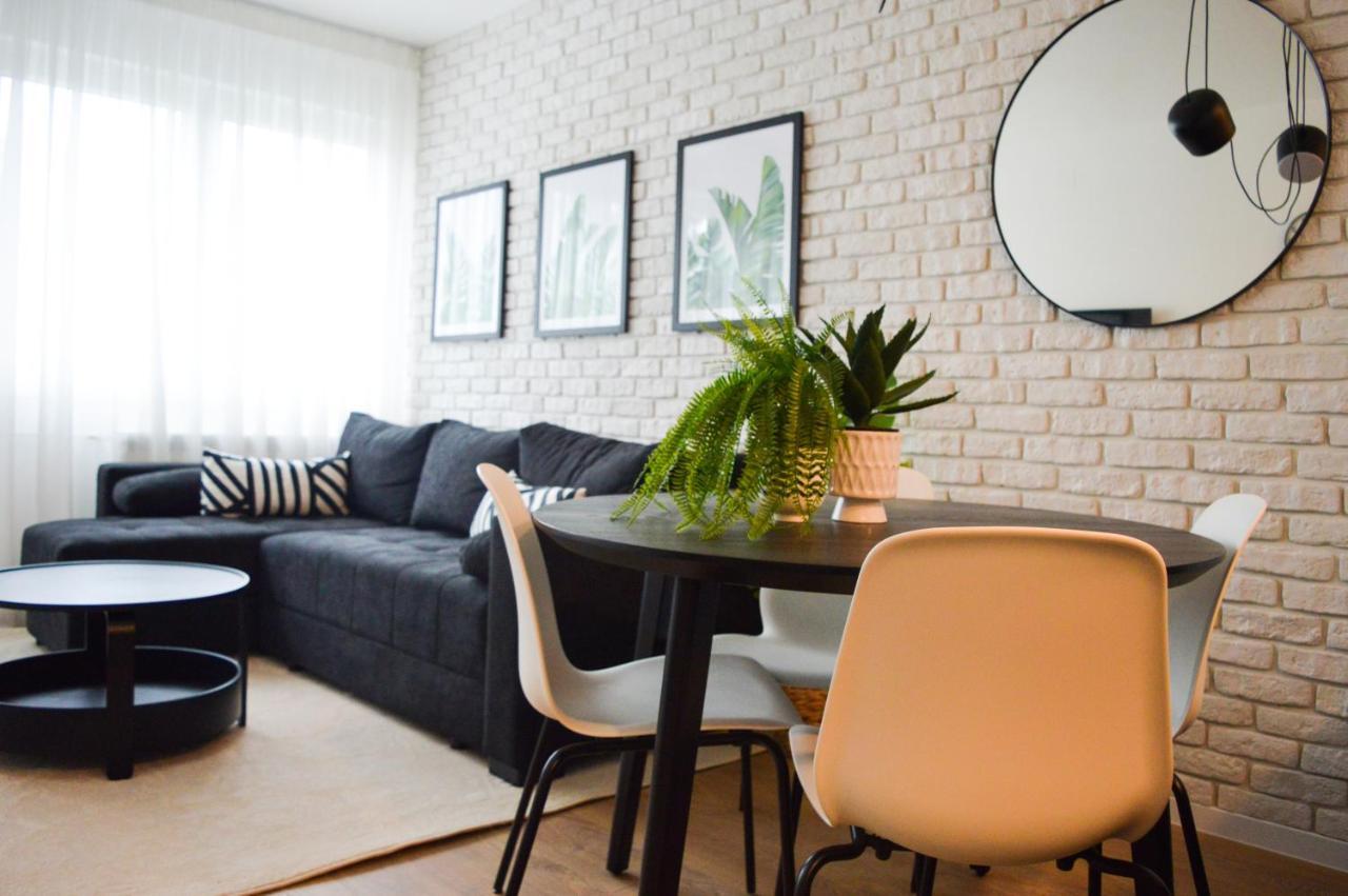 The Black & White Oasis Belgrado Buitenkant foto