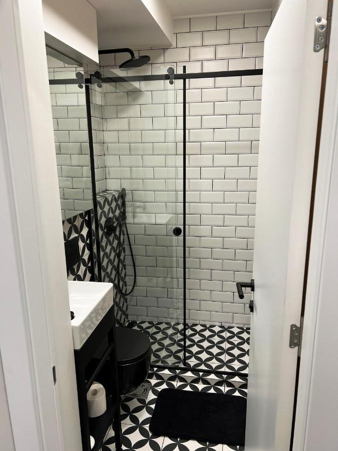The Black & White Oasis Belgrado Buitenkant foto