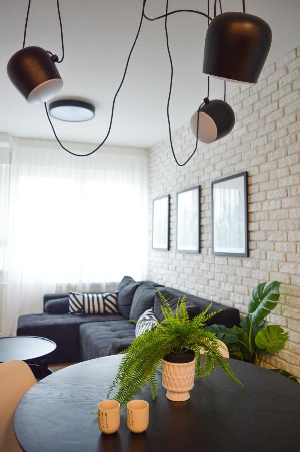 The Black & White Oasis Belgrado Buitenkant foto