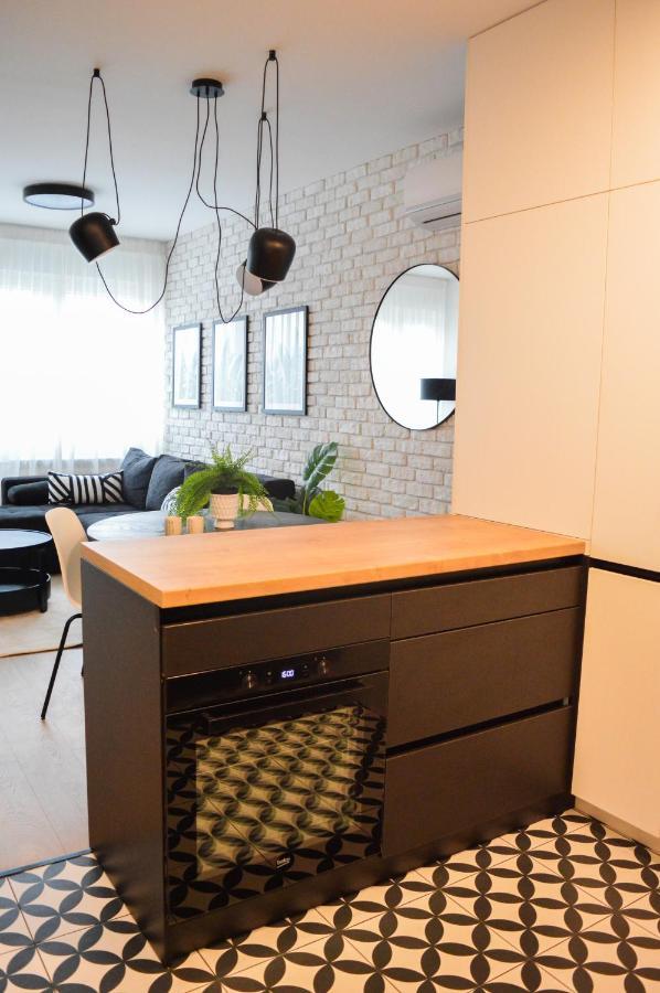 The Black & White Oasis Belgrado Buitenkant foto